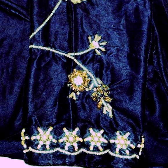 Darakhshan Desire Blue Velvet Embroidered Kurta Set. - Picture 8 of 16